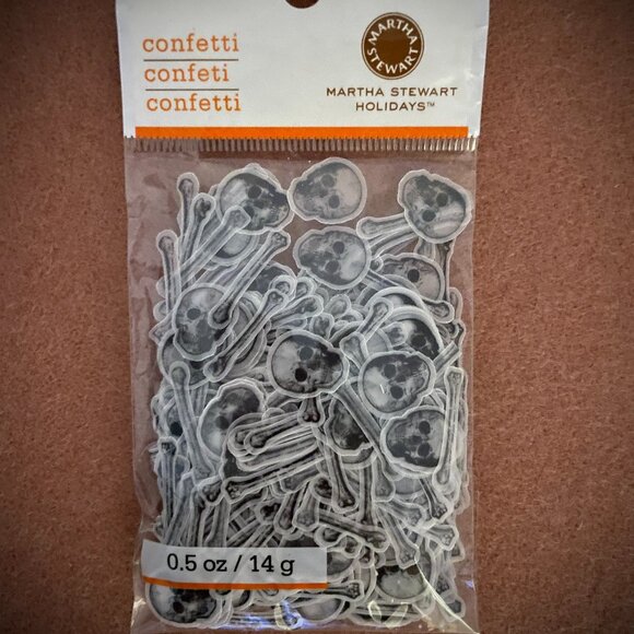 ⭐️ $10 - MARTHA STEWART HOLIDAYS CRAFT HALLOWEEN SKULL BONE CONFETTI - RARE - Picture 1 of 5